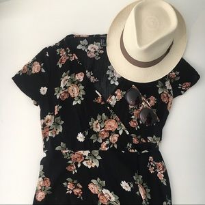 FOREVER 21 Floral Mini Dress